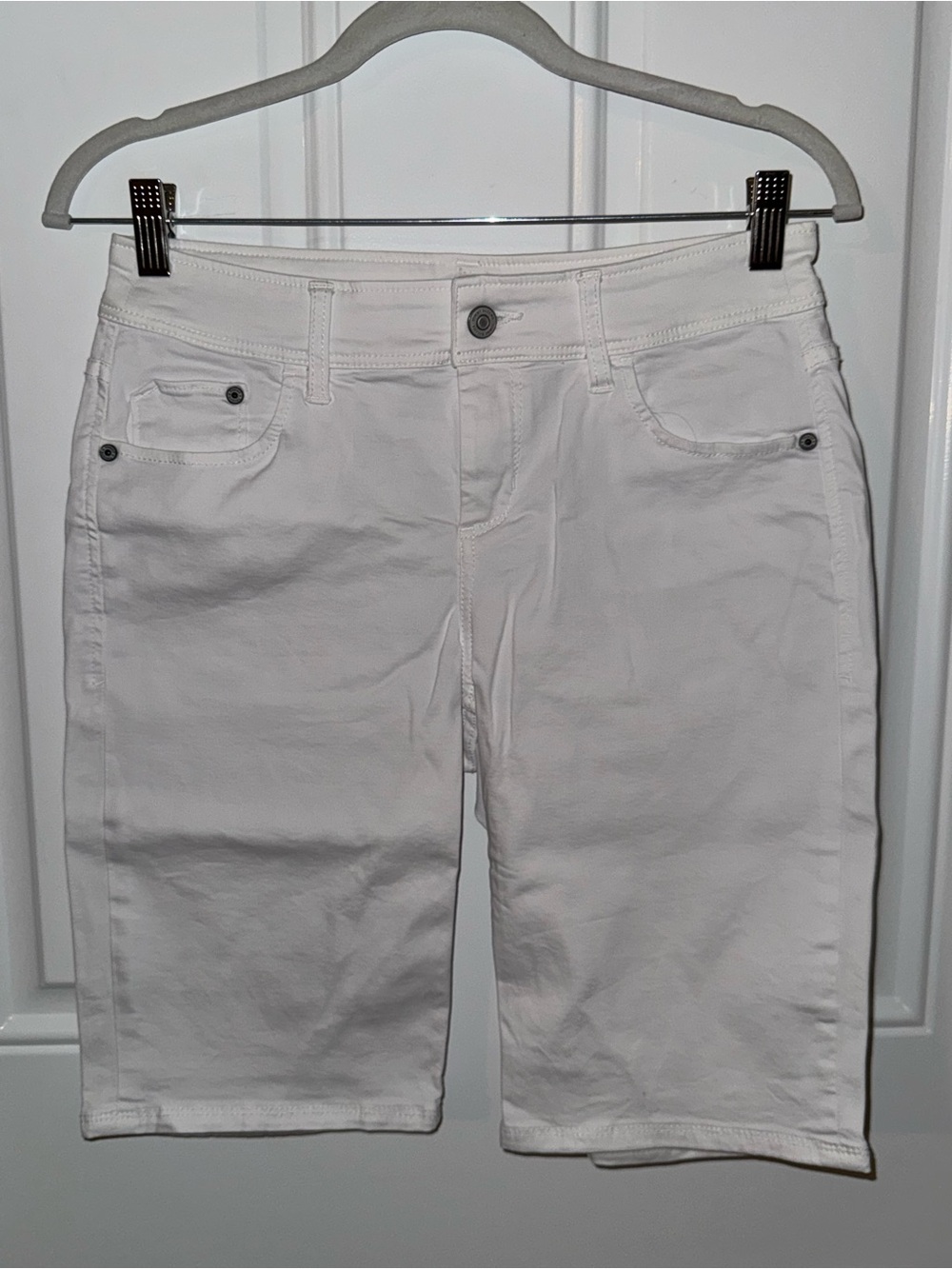 Tommy Bahama White Straight Leg Women’s Bermuda Jean Shorts